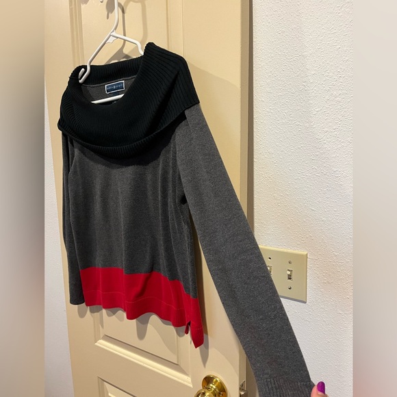 🖤❤️ Karen Scott cowl-neck color blocked sweater. Size small. Gently used. ❤️🖤 - Picture 5 of 6